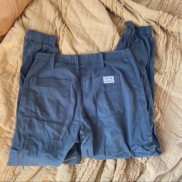 BDG cuffed cargo pants in army green - Picture 4 of 4